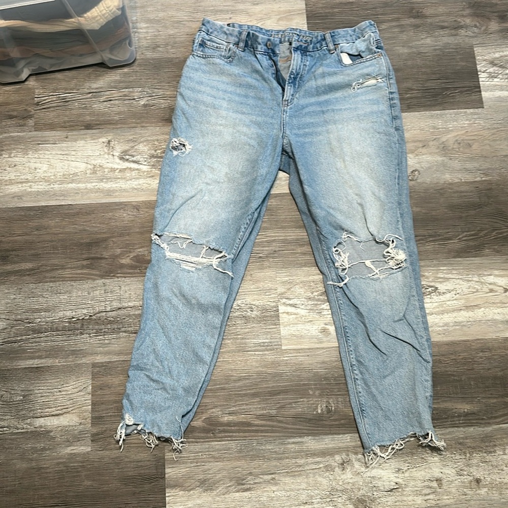 American Eagle light wash boyfriend jeans